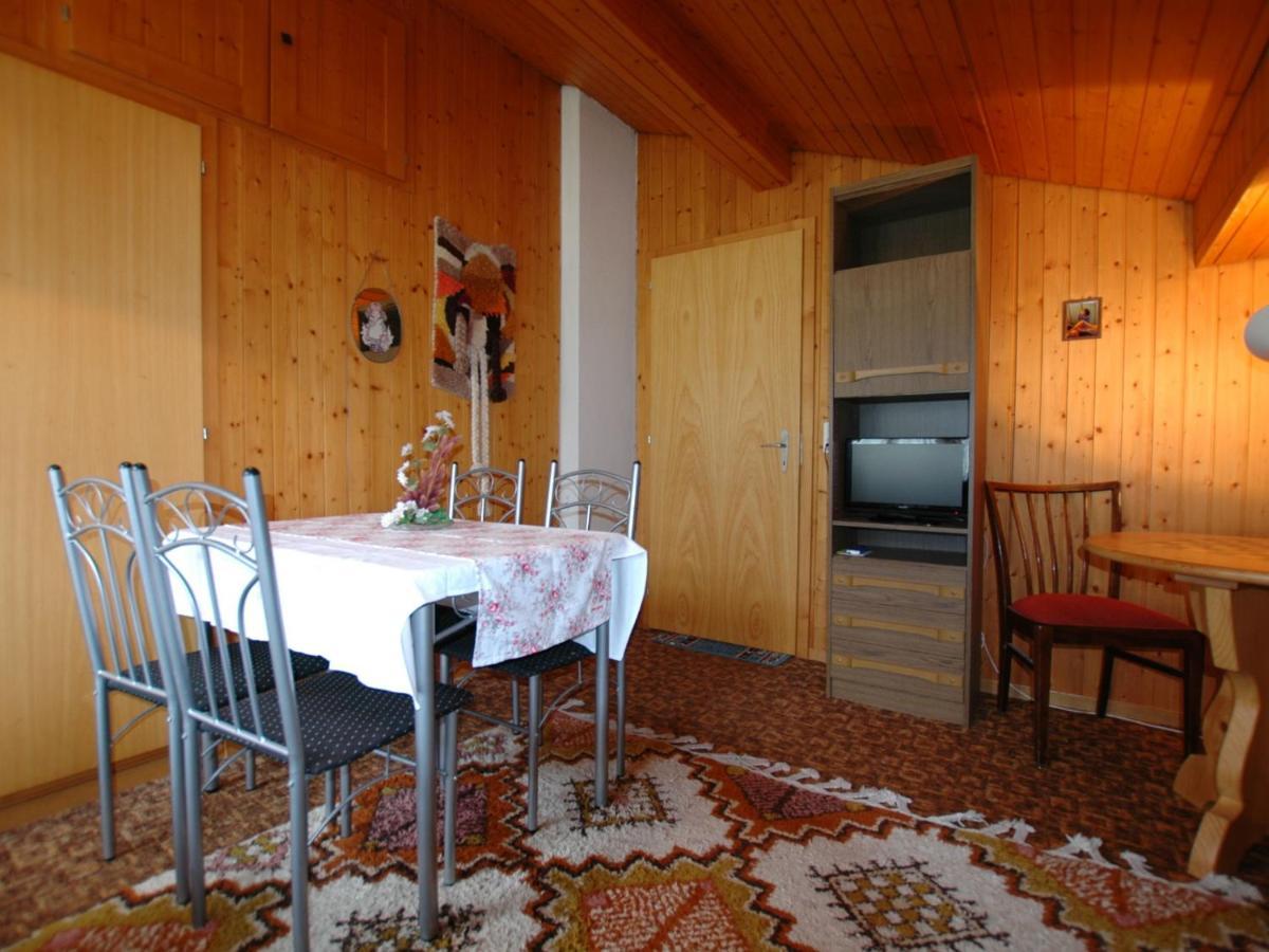 Pristine Home In A Charming Village Large Grassy Sunbathing Area View Of The M Nch And Jungfrau Wilderswil Exterior foto